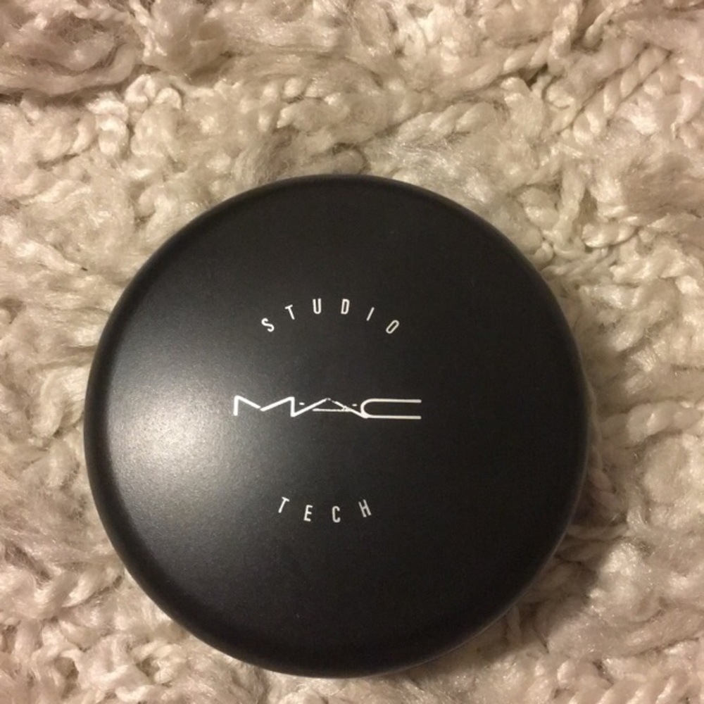 MAC Studio Tech Foundation NW25